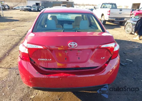2015 Toyota Corolla Le z USA, uszkodzony, nr VIN 2T1BURHE8FC356647